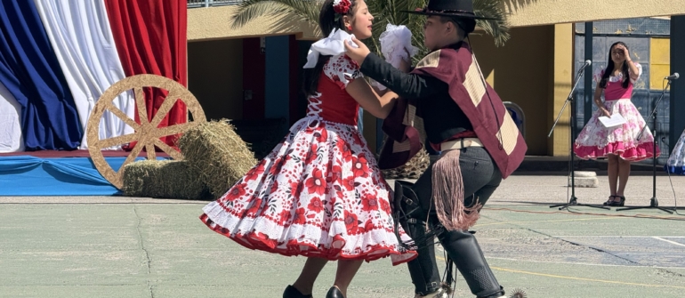 ¡La comunidad educativa de la Escuela Angelina Salas Olivares se vistió de gala, pañuelos y tradición para conmemorar este 18 de Septiembre! 