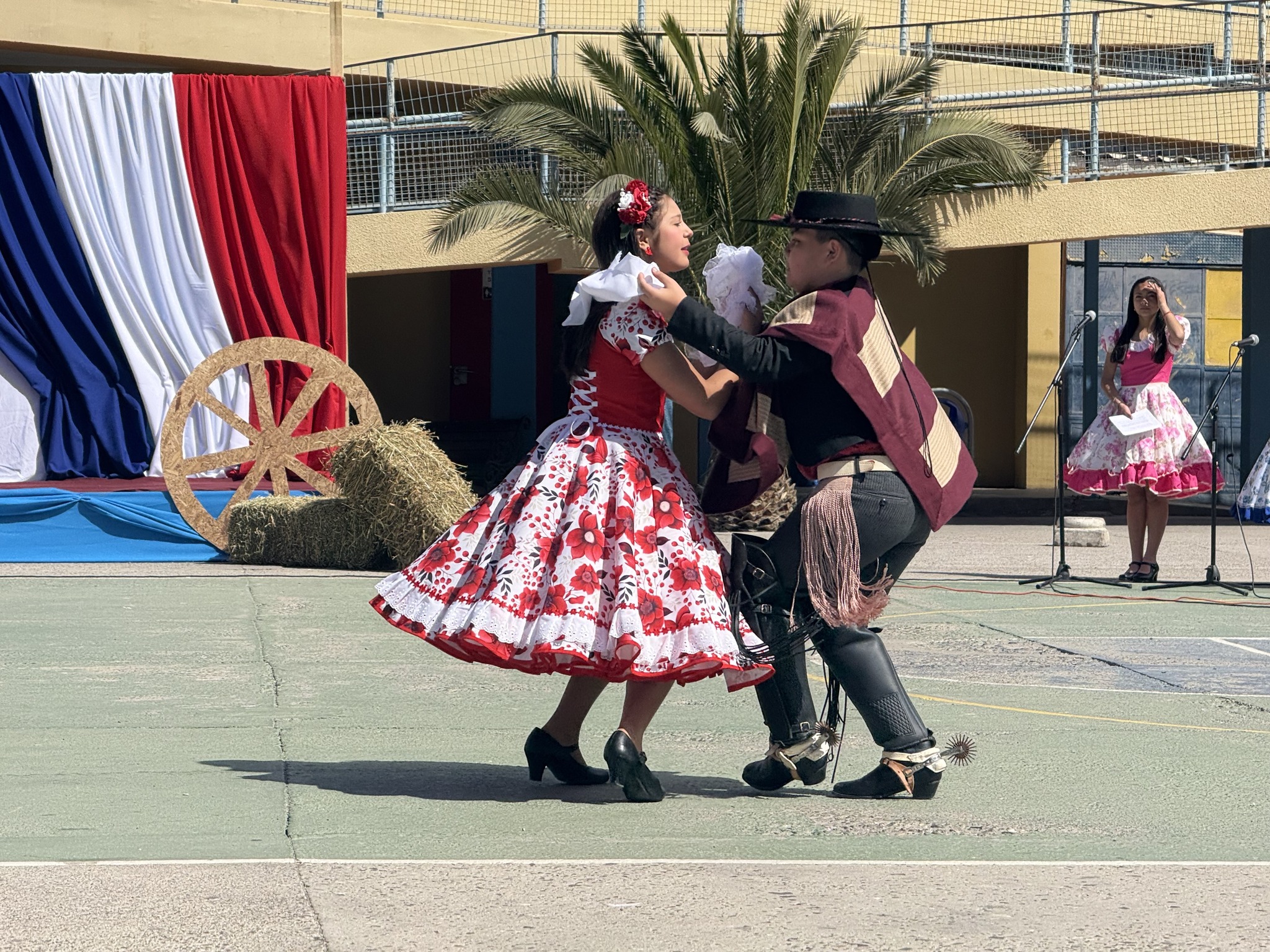 ¡La comunidad educativa de la Escuela Angelina Salas Olivares se vistió de gala, pañuelos y tradición para conmemorar este 18 de Septiembre! 