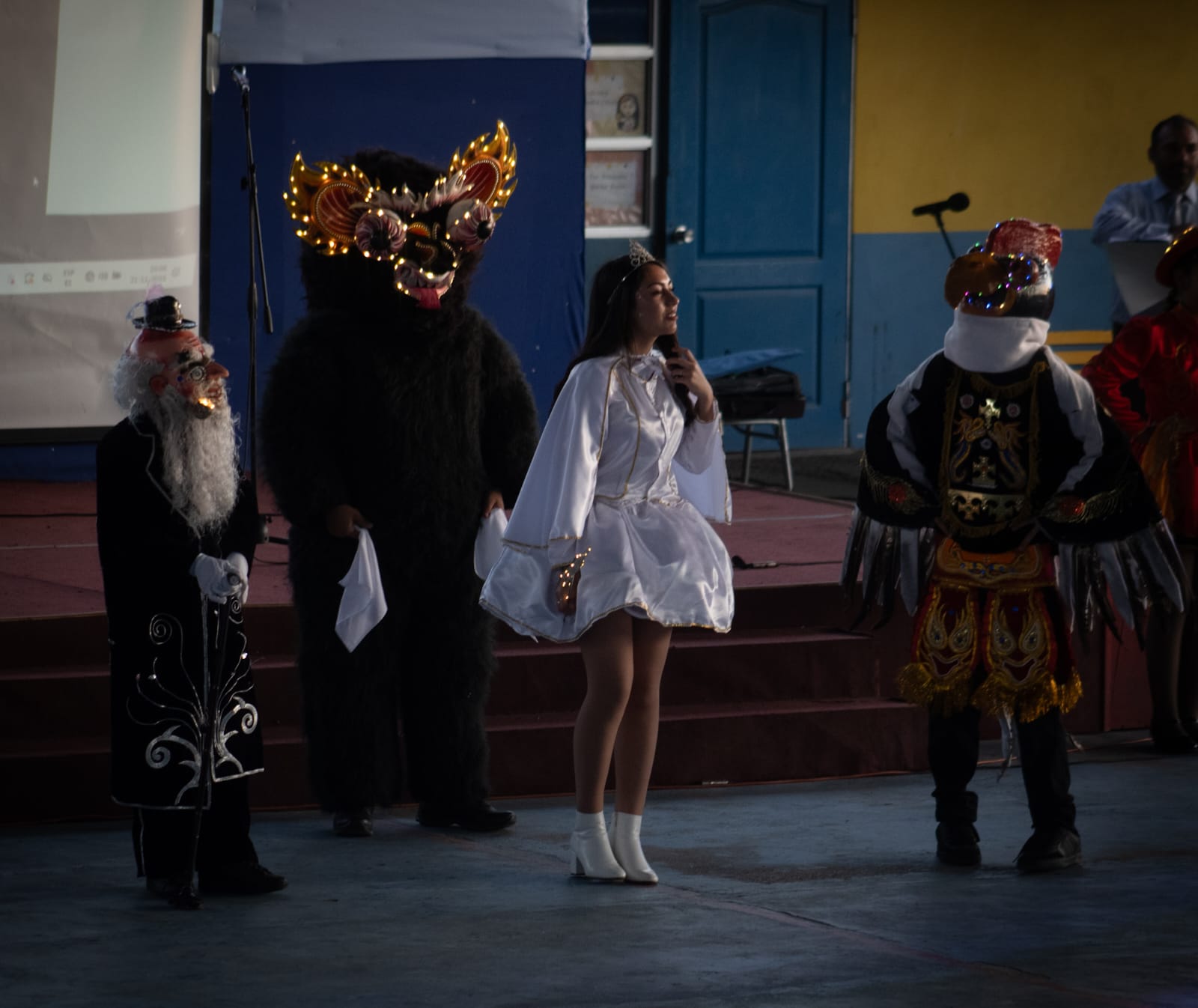 ¡Nuestros estudiantes brillaron en el escenario de la Escuela Ignacio Domeyko! ✨👹
