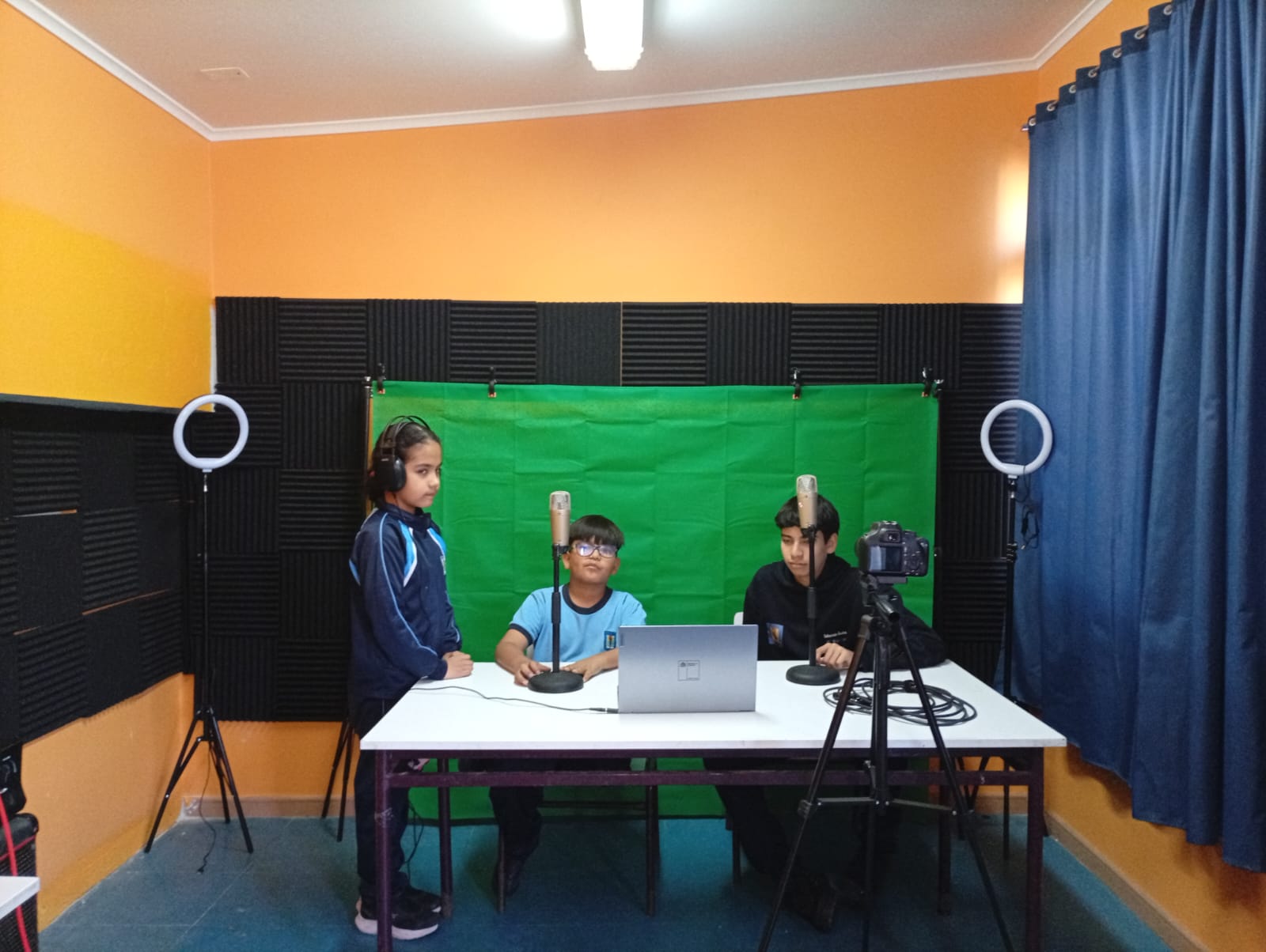 Voces de Nuestra Historia: El Podcast Escolar del Día de los Patrimonios 4371